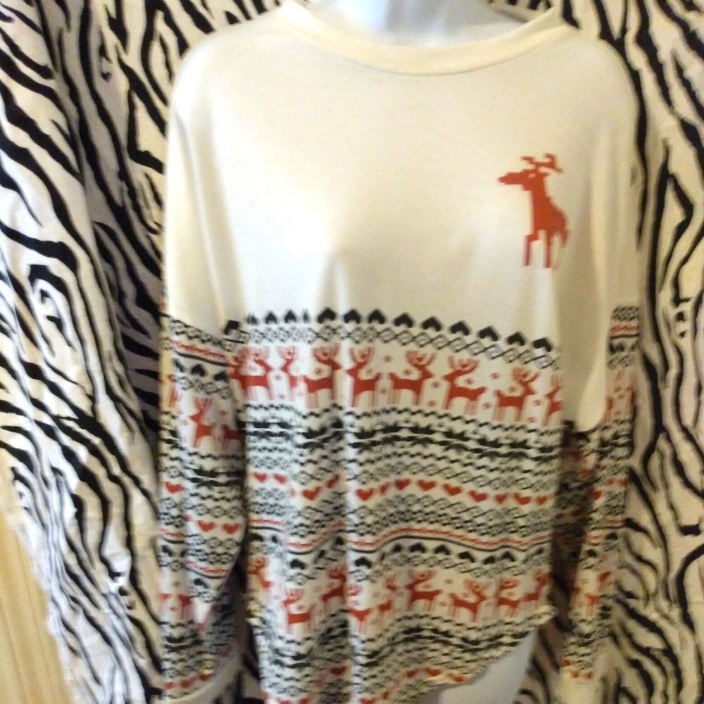 2/$20 long Xmas tunic w/ reindeer